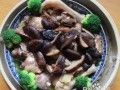 香菇滑鸡爆料怎么做视频,美味家常菜视频教程