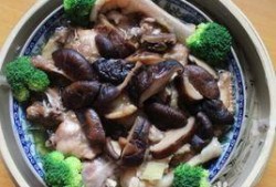 香菇滑鸡爆料怎么做视频,美味家常菜视频教程